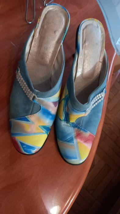 Шлепанцы женские-кожанные