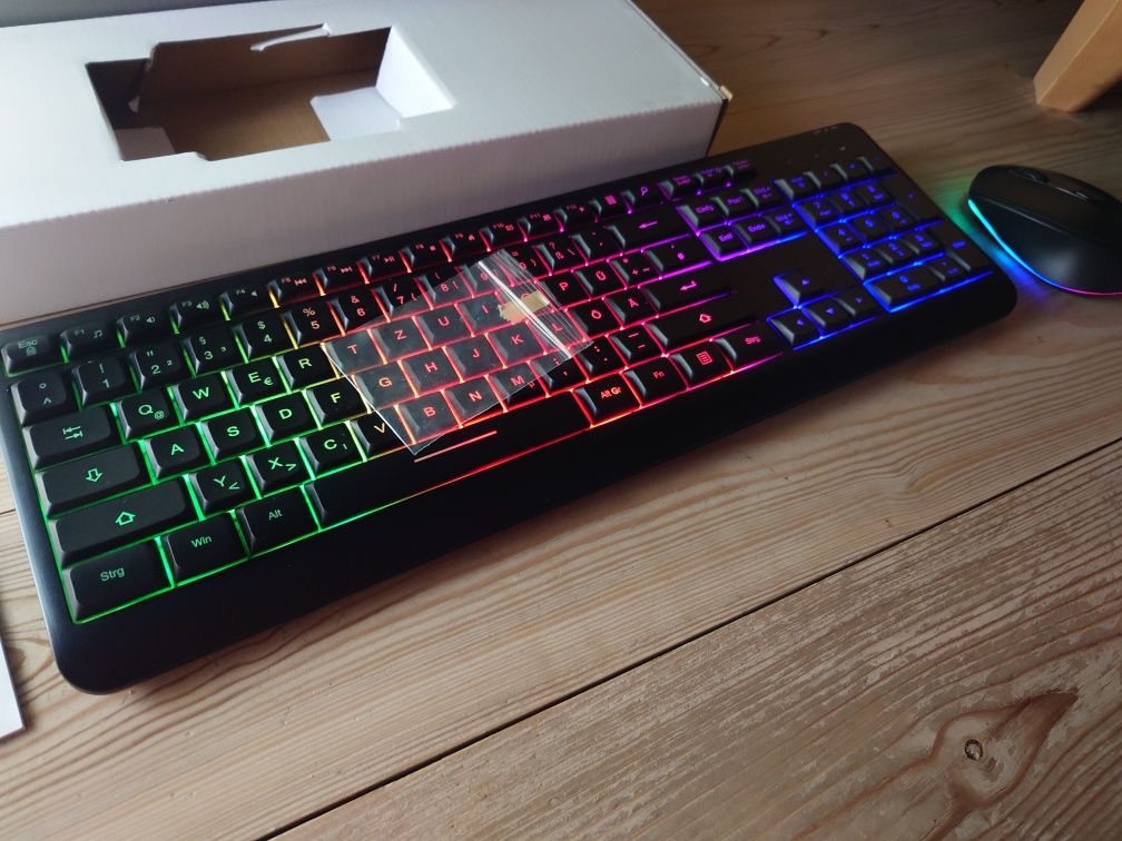 Klawiatura bezprzewodowa podświetlana mysz LED RGB QWERTZ