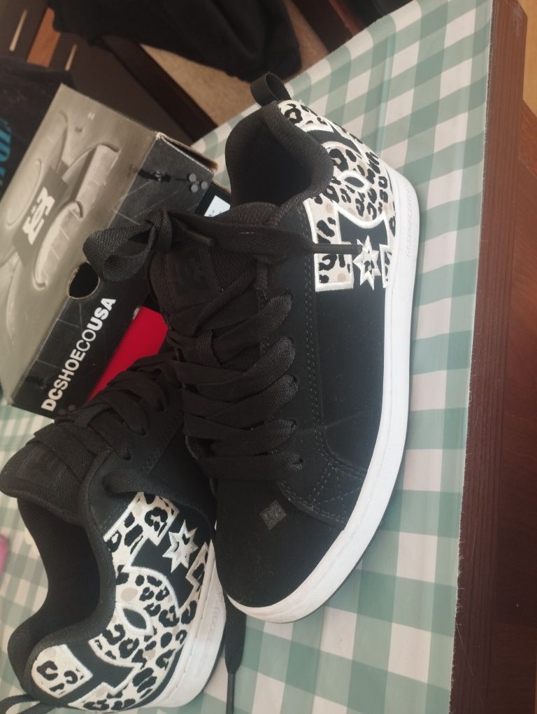 DC buty panterka 38