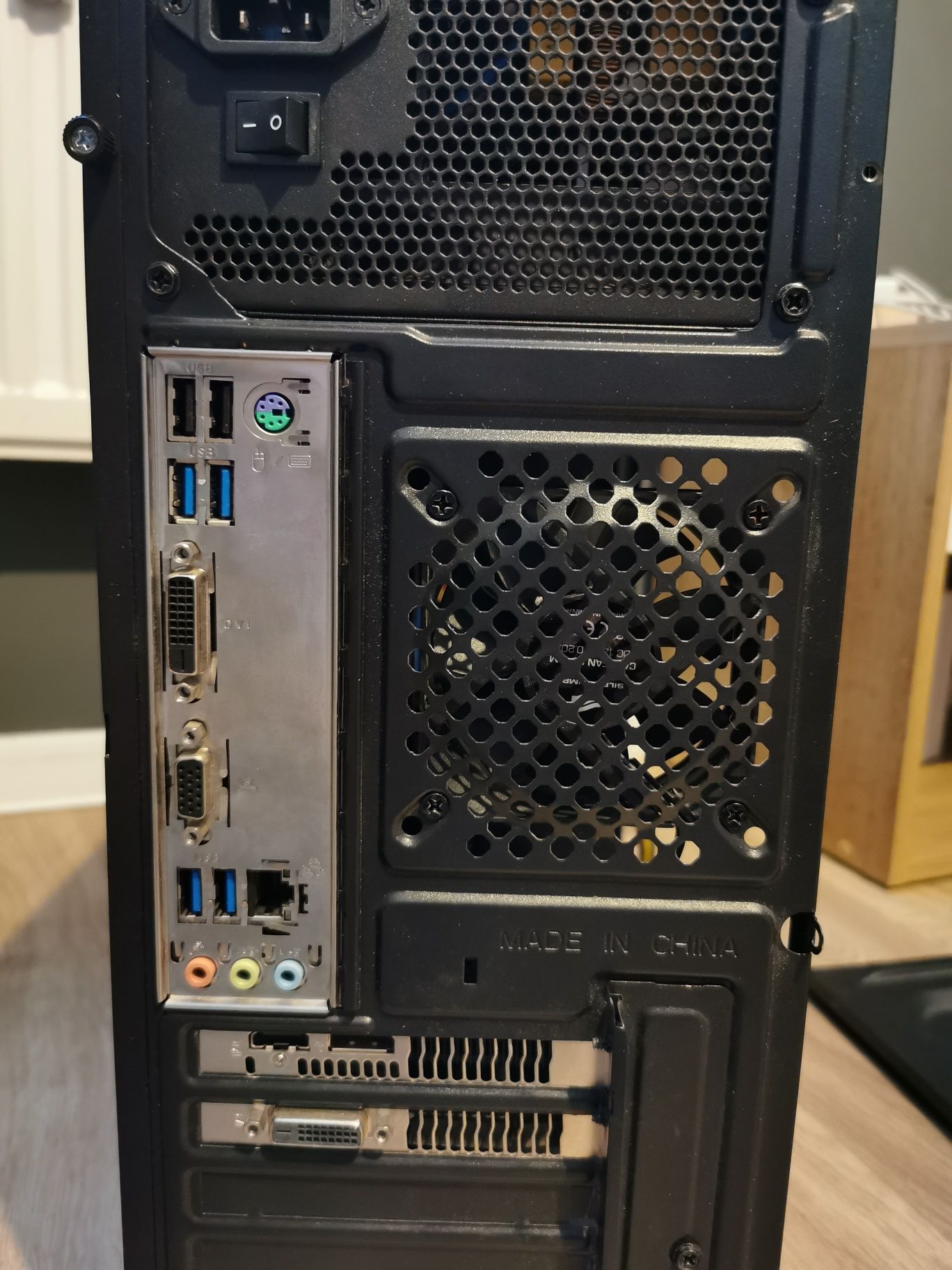 Komputer stacjonarny i5 RX 470 4 GB 16 GB RAM ssd