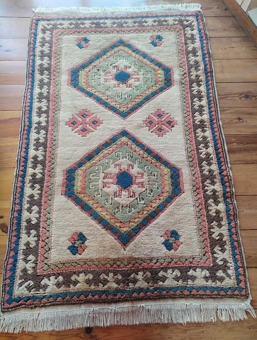 Tapete turco HADOSAN feito à mão (1.12m x 1,70 ) – com certificado