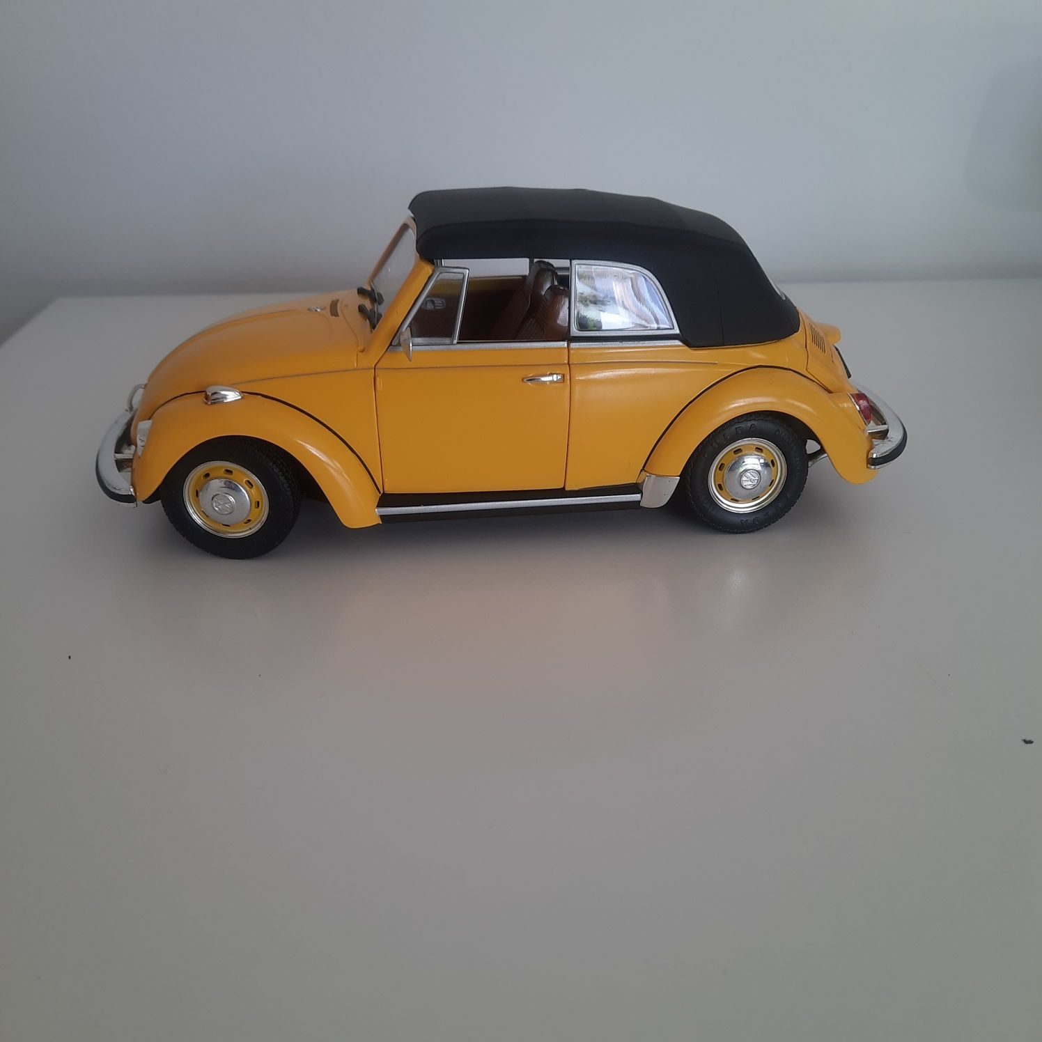 Volkswagen 1302Ls cabrio revell 1:18