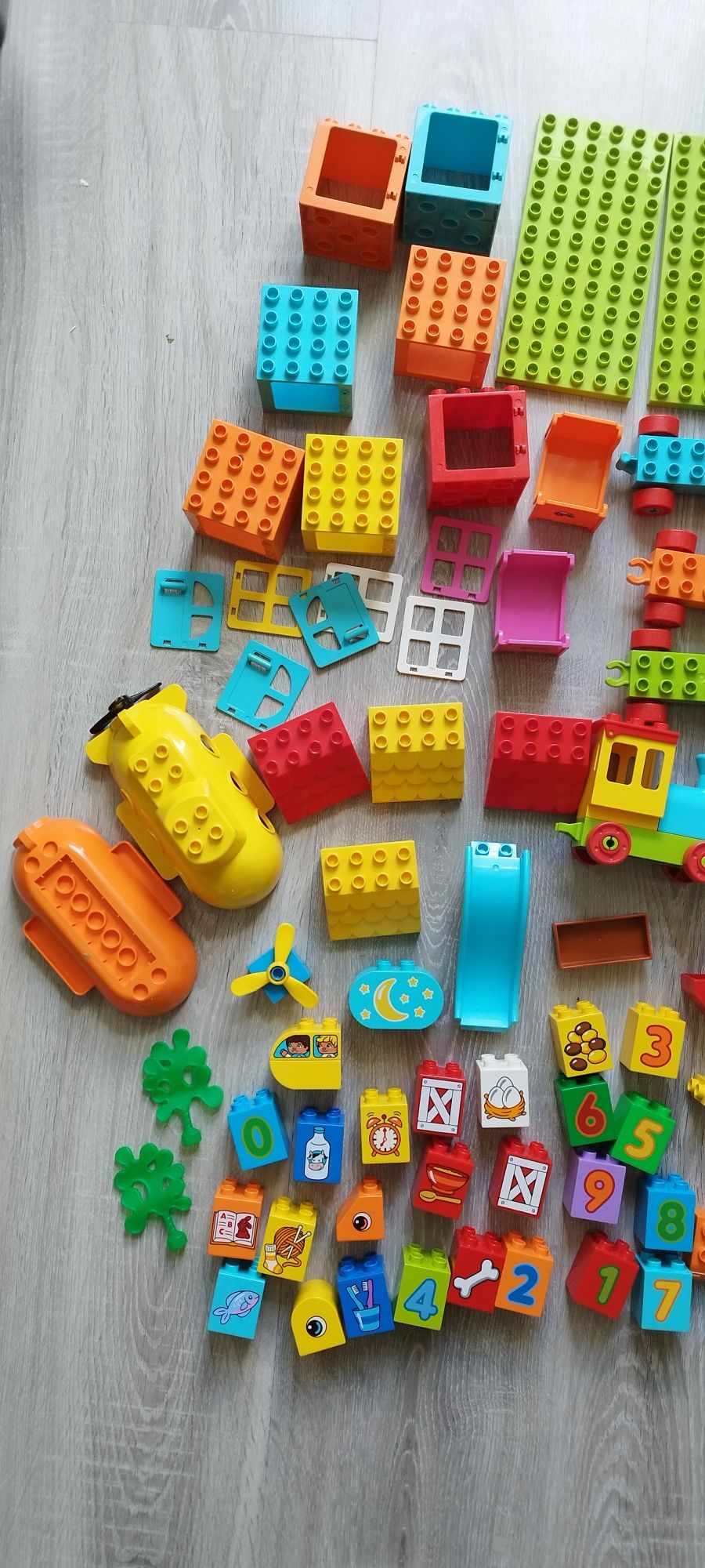LEGO duplo klocki. ok.200sztuk 6 zestawów