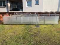 Balkony i balustrady ze stali nierdzewnej.