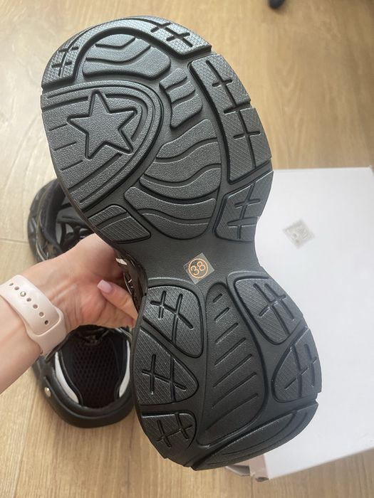 Нові жіночі кросівки на 37 розмір