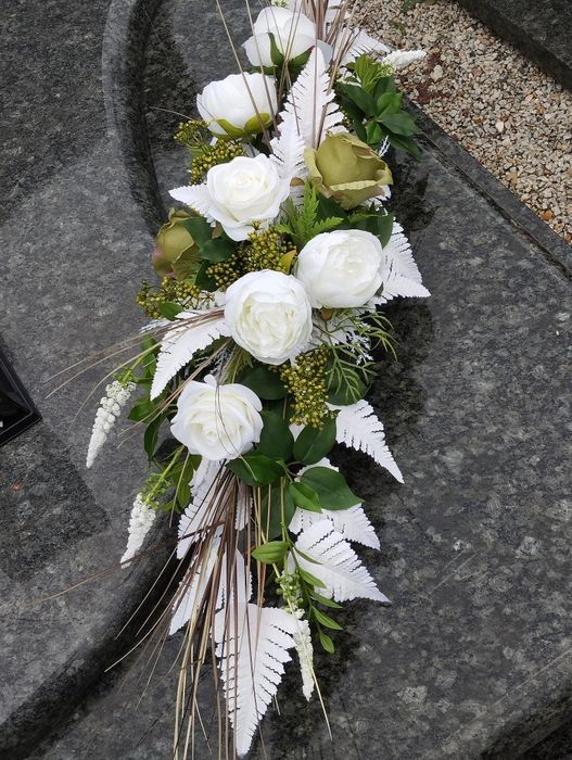 Komplet nagrobny stroik wiązanka na grób cmentarz pomnik chryzantemy.