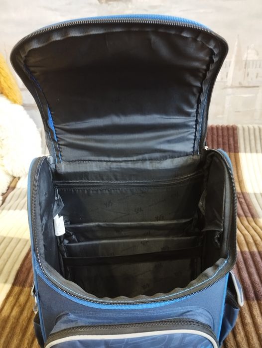 Продам портфель 1-3й клас