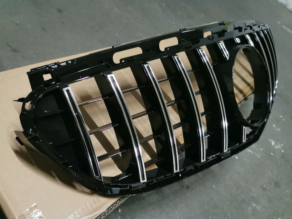 Grelha frontal Mercedes Classe E W212 Look AMG GTR ( NOVA )