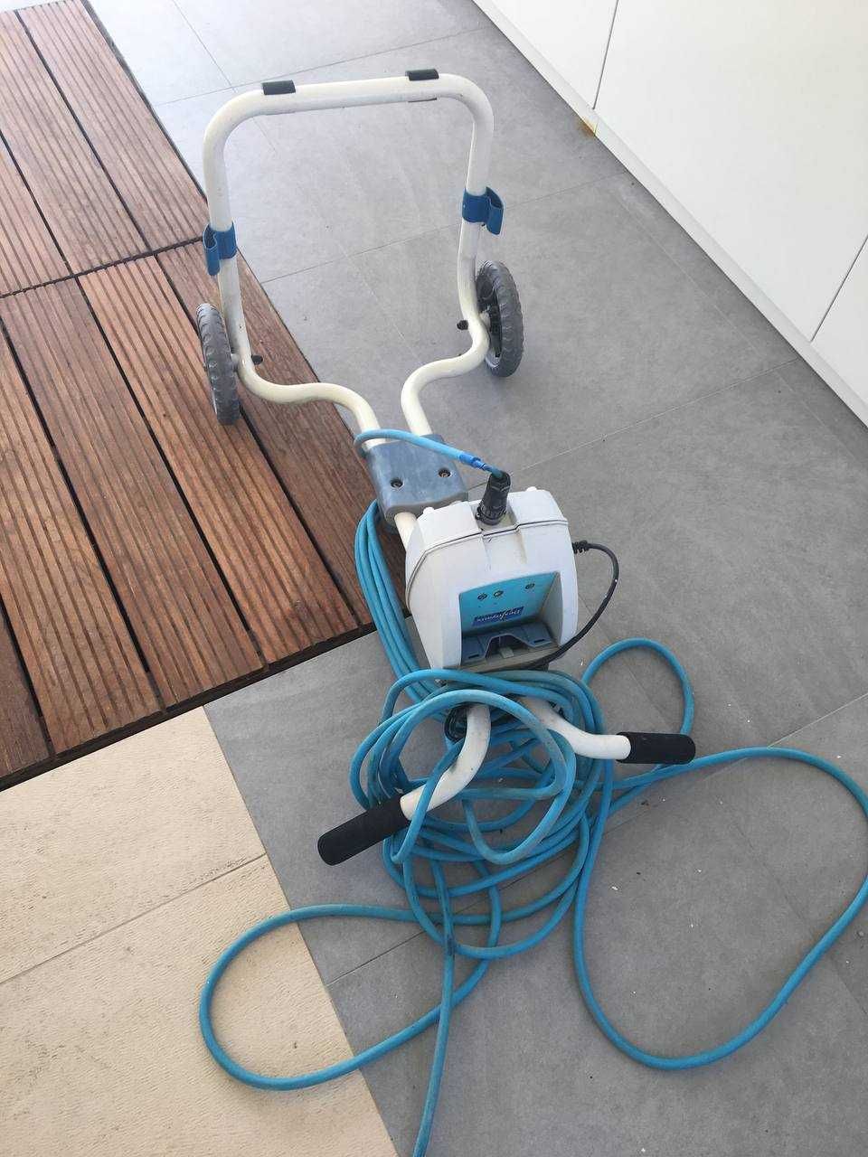 робот пылесос для бассейна "DESJOYAUX" IC Clean