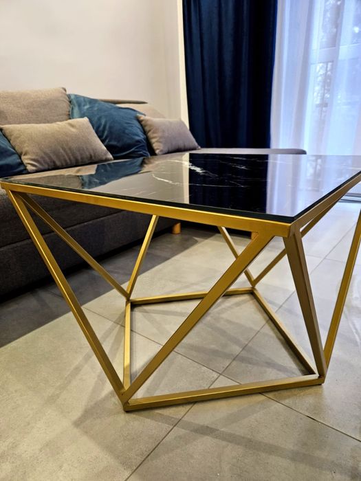 Stolik kawowy glamour czarny blat zlote nogi