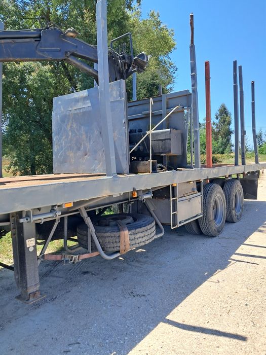 Máquina  florestal  4 estivas  com grua