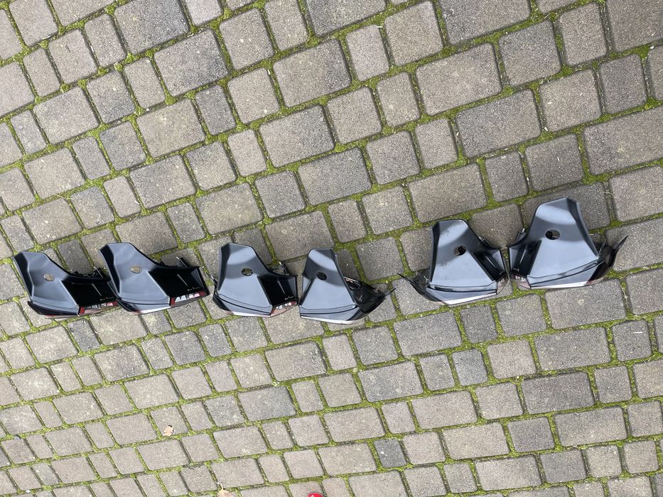 Стопи задні праві і ліві Tesla Model 3