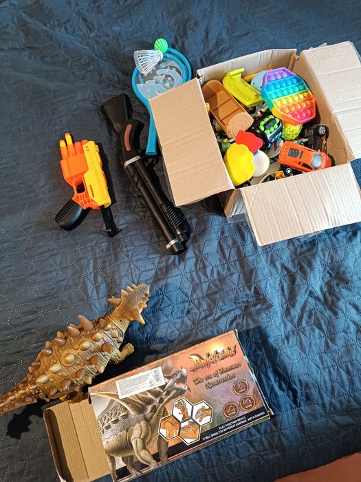 Коробка іграшки для хлопчика машини фігури пістолета