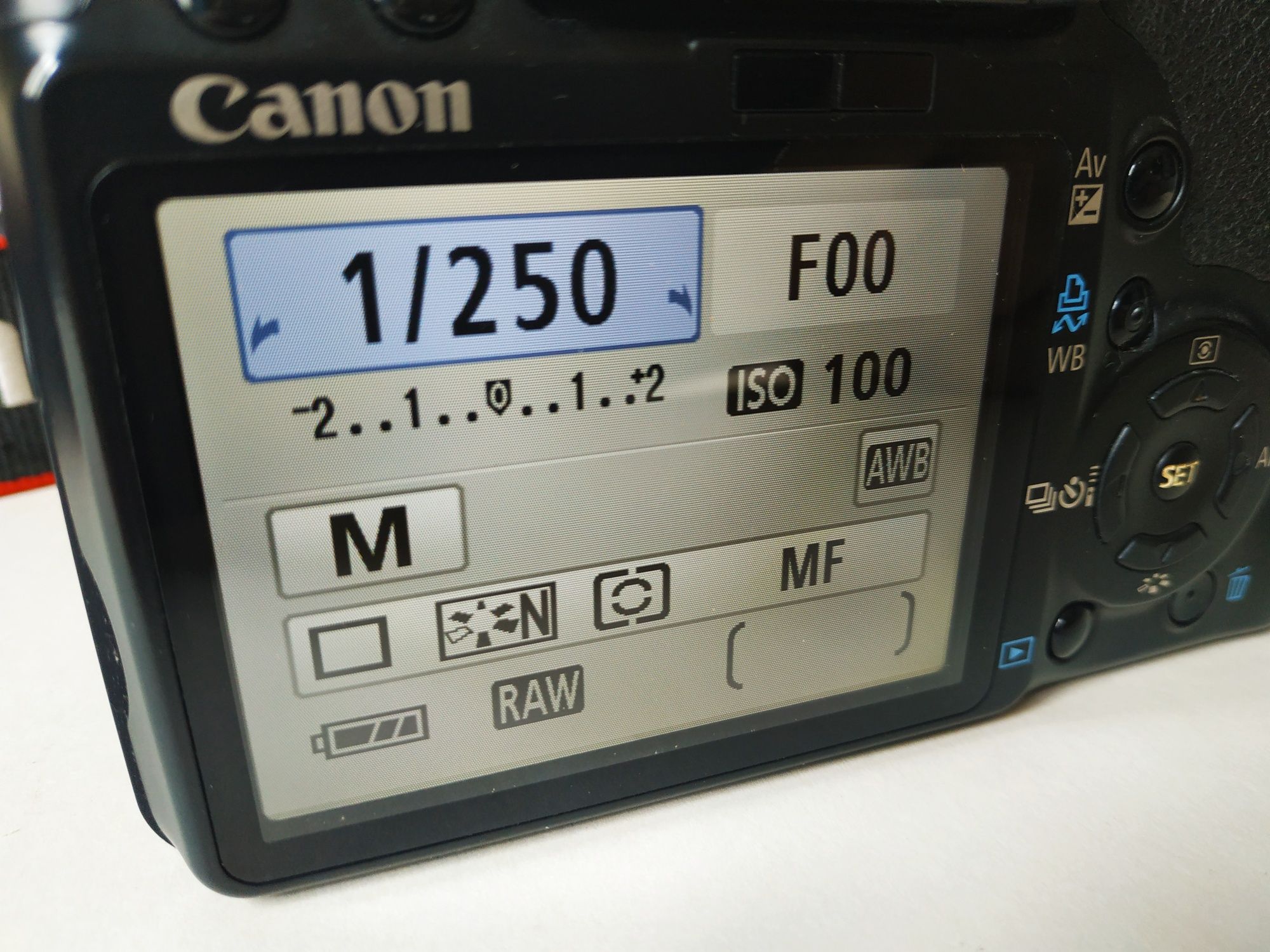 Canon EOS 450D ..