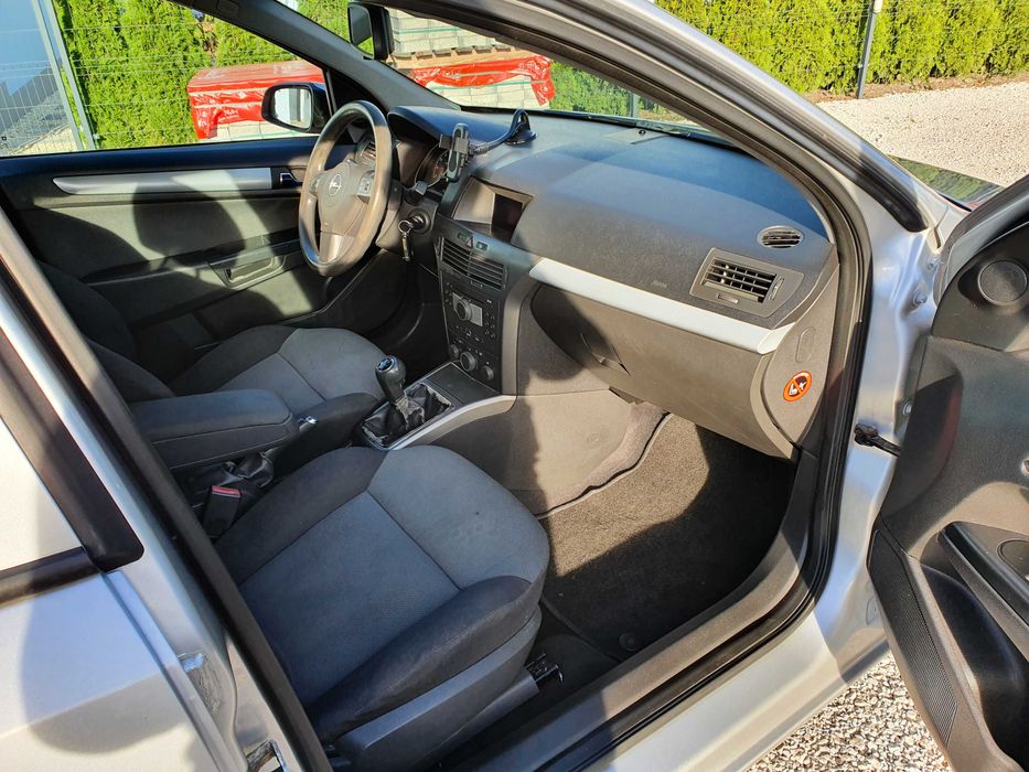 Opel Astra H Kombi 1.6 16V Klima Tempomat Hak Zamiana 226 Tyś Km Zadba