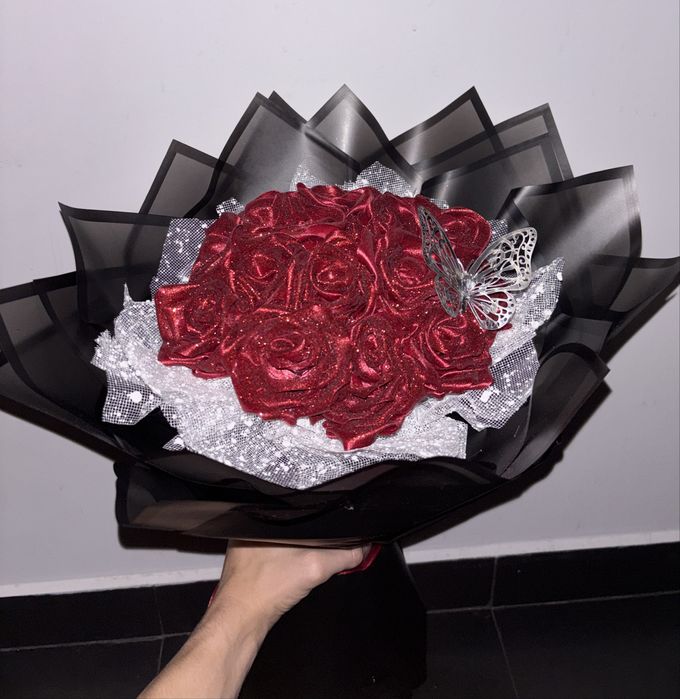 Wieczny Bukiet Róż Brokatowych – Prezent, który nigdy nie zwiędnie