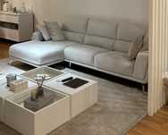 Sofá beige com fundo branco