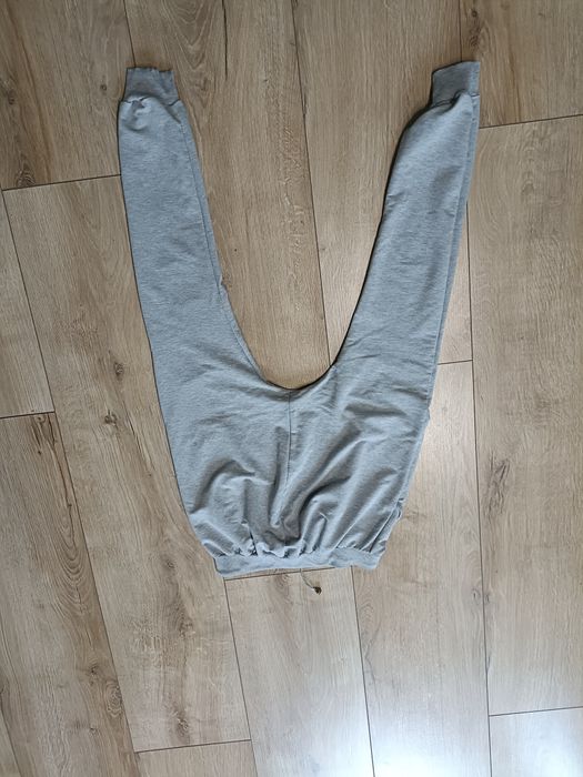 Spodnie joggery a la Moschino