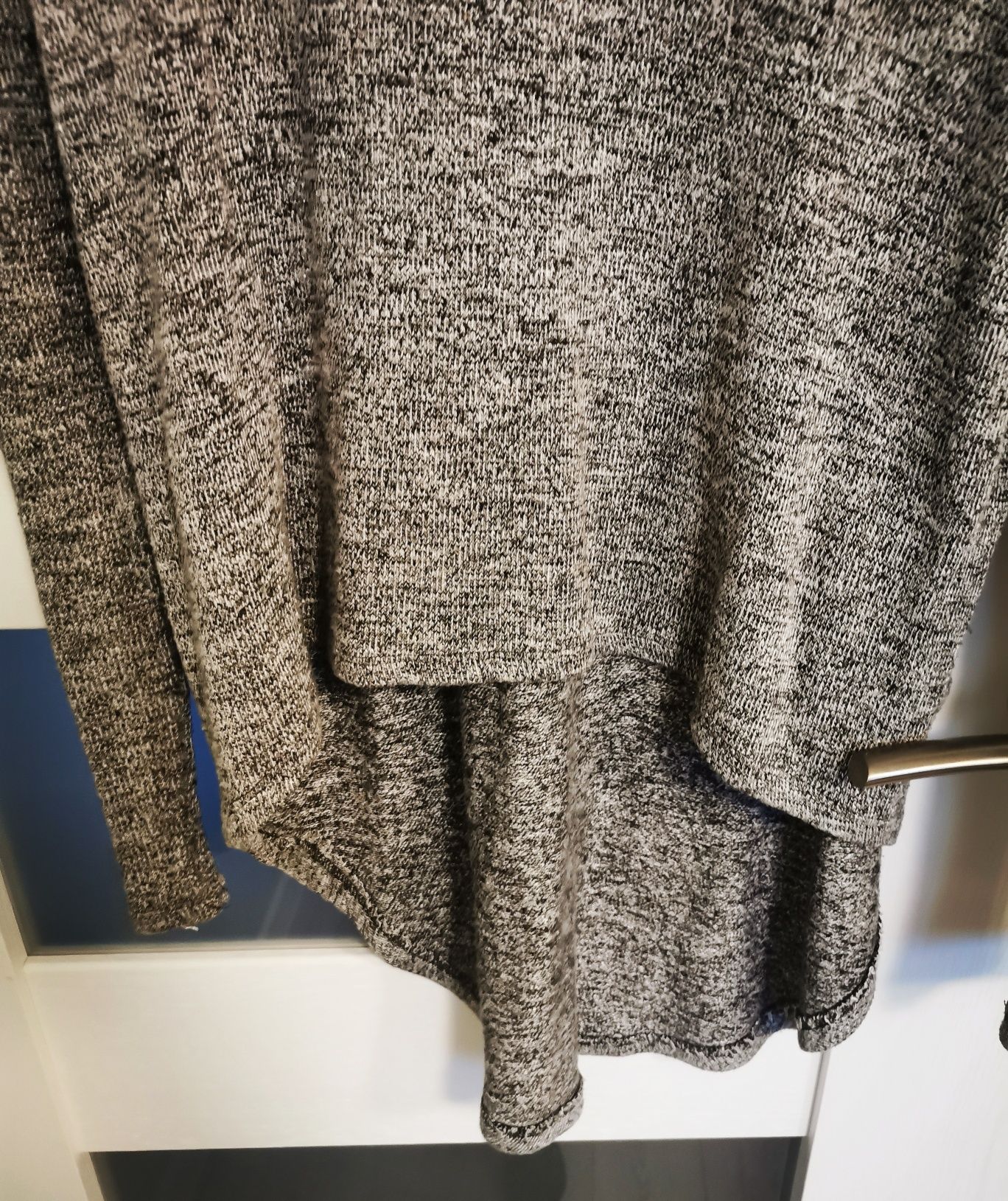 Luźny sweter z przedłużanym tyłem M/L