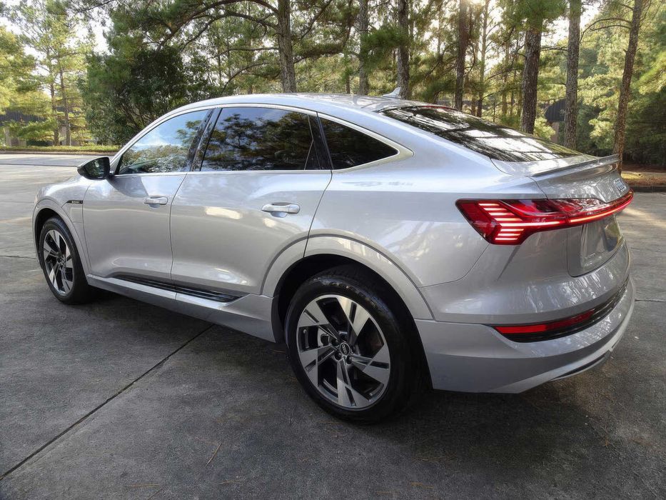 Audi e-tron Premium S Line Sportback      2022