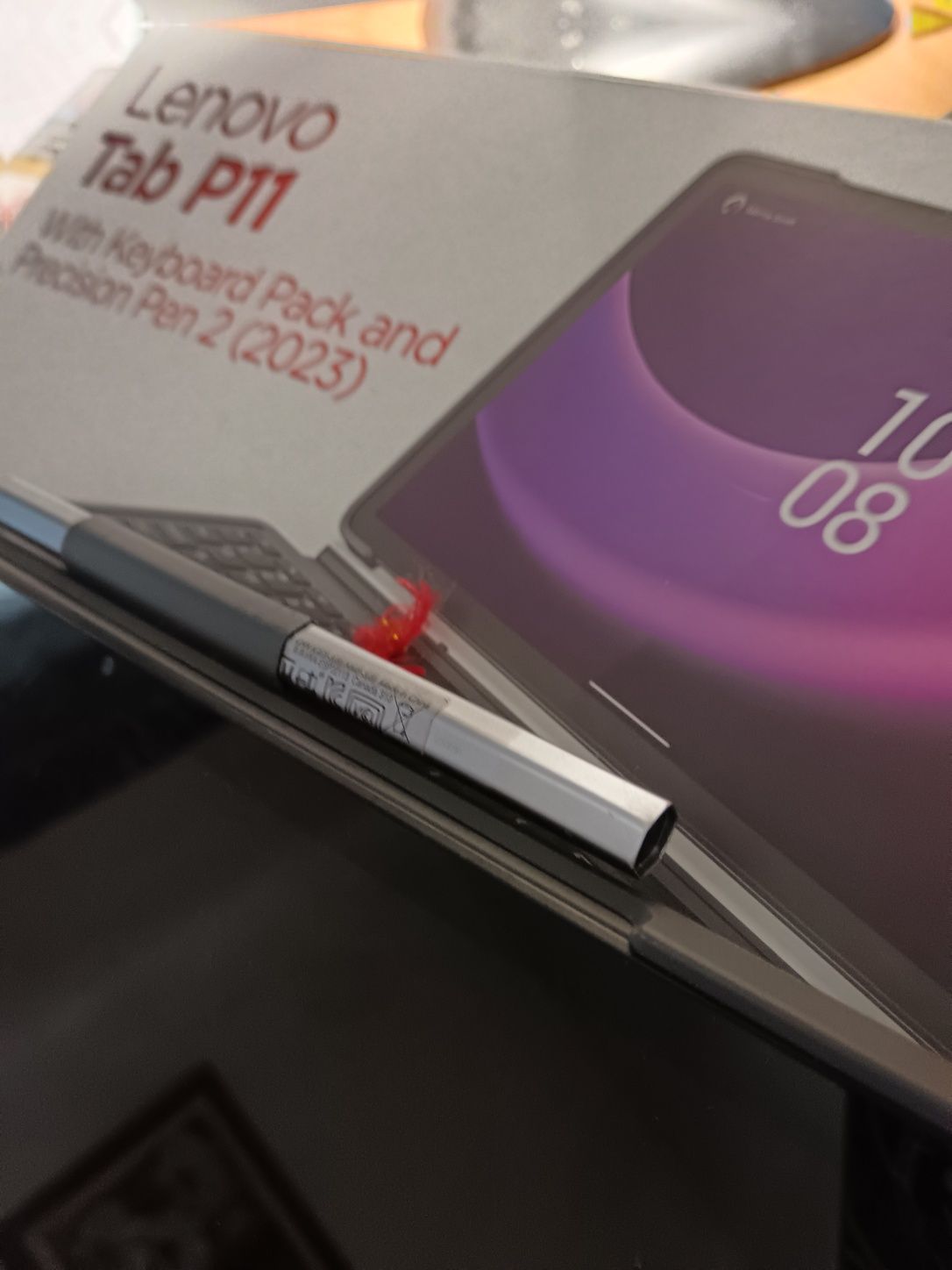 Tablet Lenovo com caixa