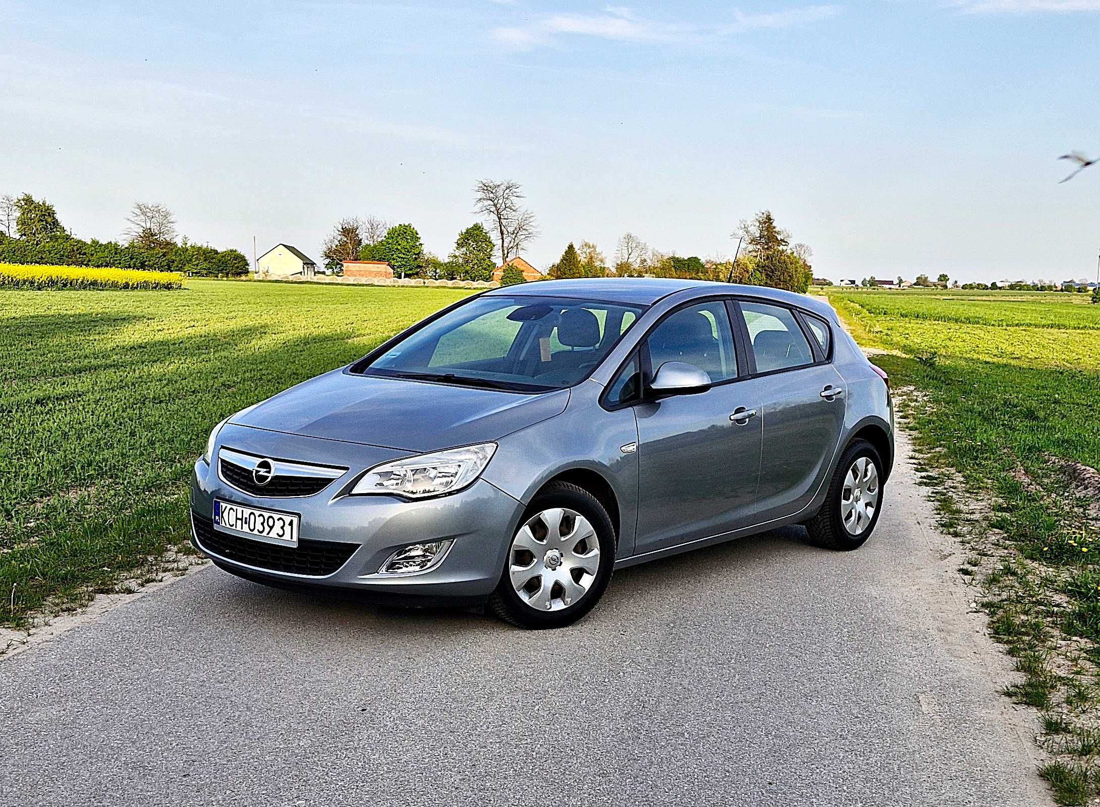 Opel Astra J 1.6 benzyna Grzana kierownica Ładna Dobry stan