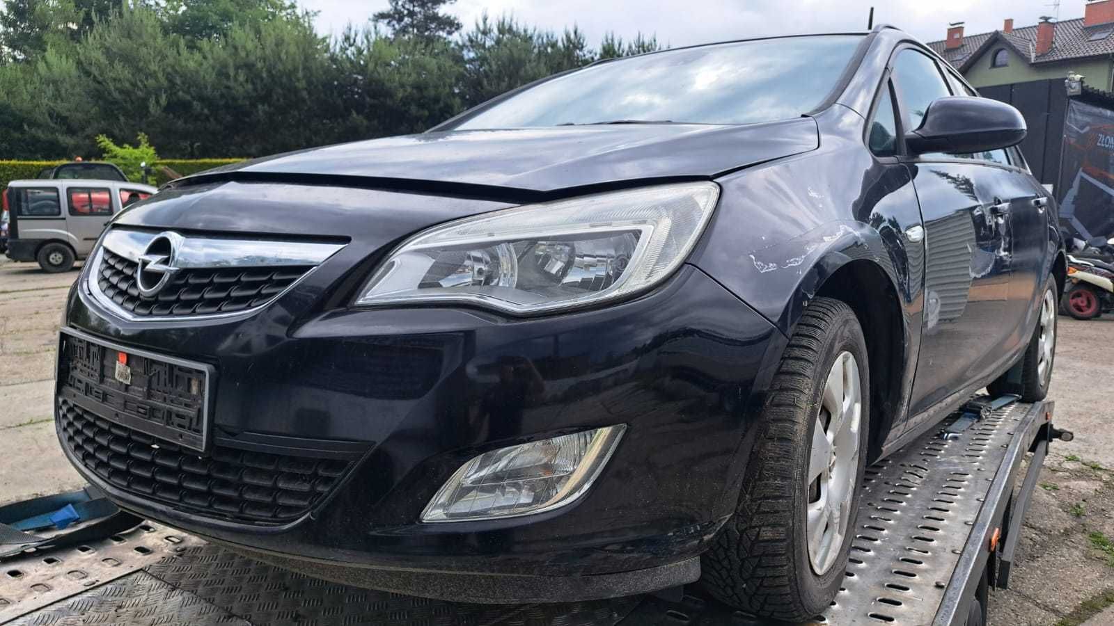 lampa lewa  przód    Opel Astra J, kod Z20R