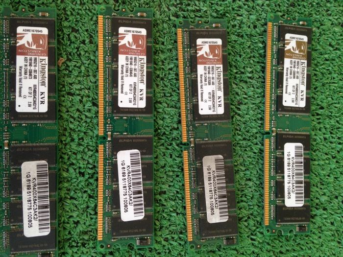 4 Memórias RAM KVR400 (4GB)