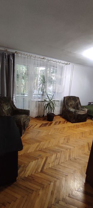 Терміново здається 1 км квартира р-н Майдану, вільна, ключі!