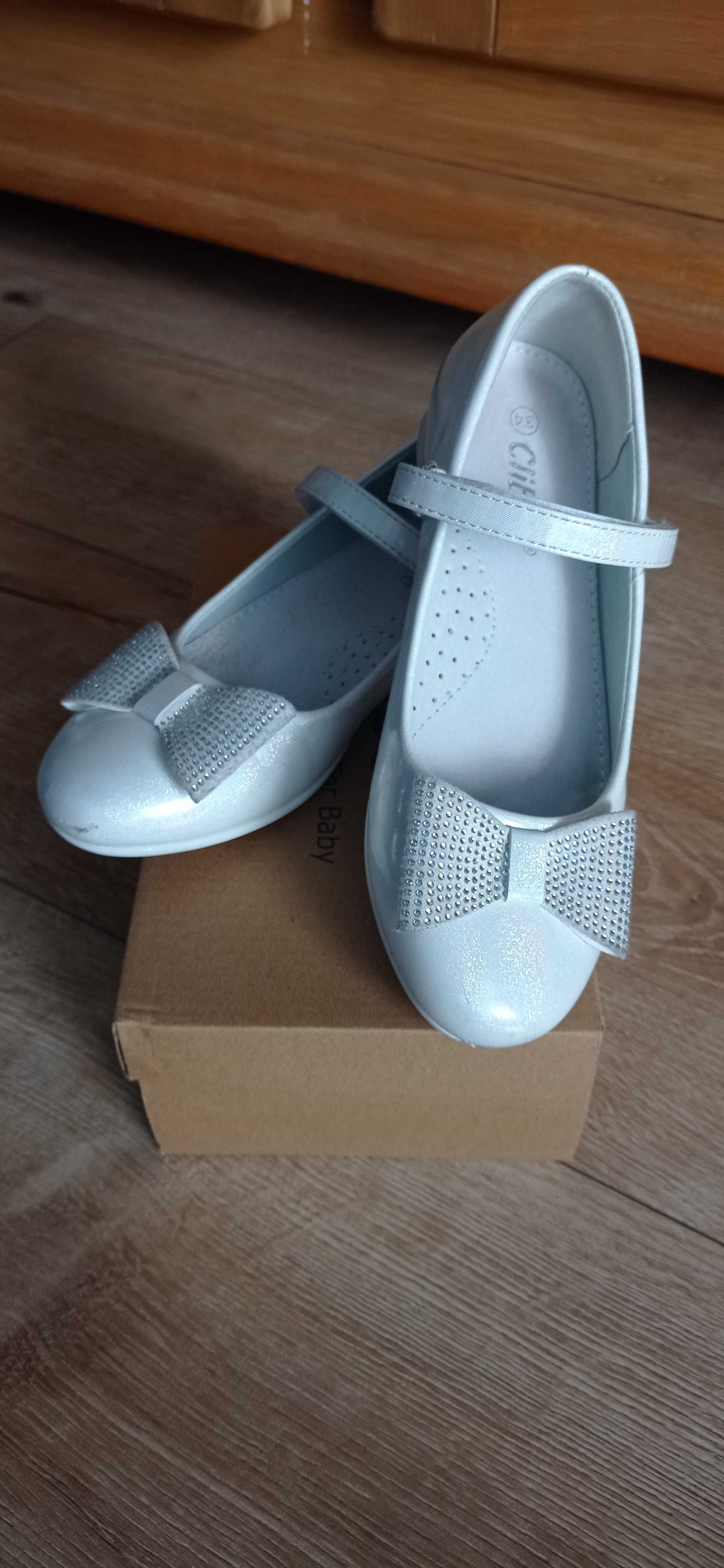 Buty komunijne, balerinki białe r.34