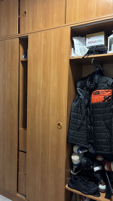 Продам шафу в нормальму стану, всі пошкодження є на фото.