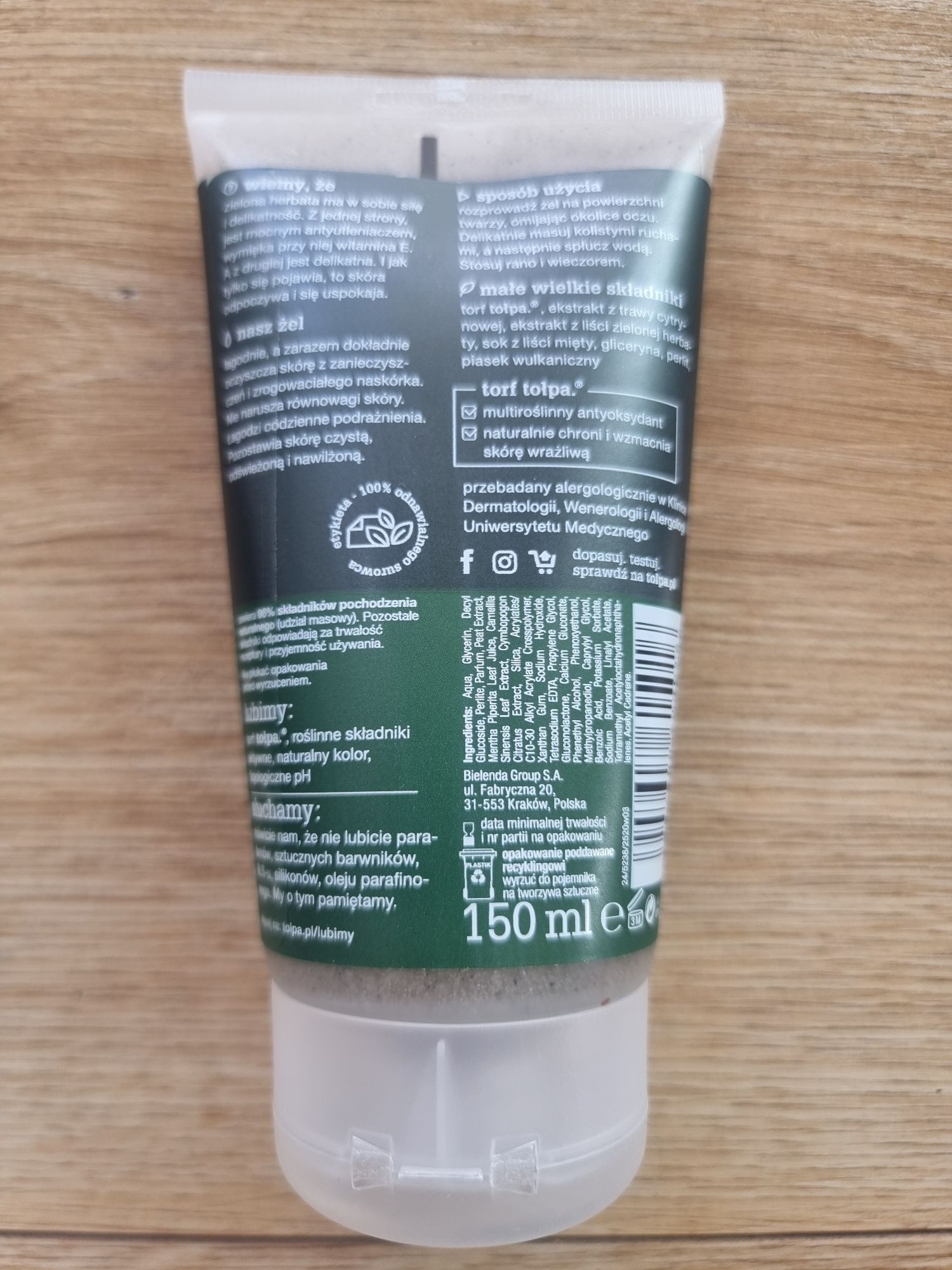 Nowy Tołpa green men oczyszczanie. Żel z peelingiem do mycia twarzy