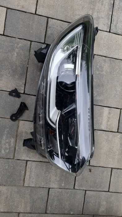Reflektor prawy Renault Kadjar
