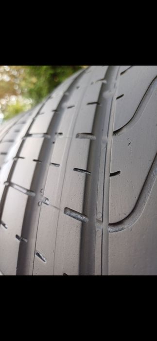 235/55/19 Sprzedam parę opon letnich Pirelli P Zero