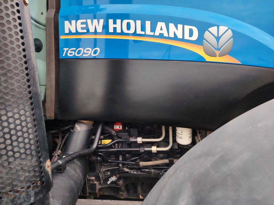 Трактор New Holland T6090