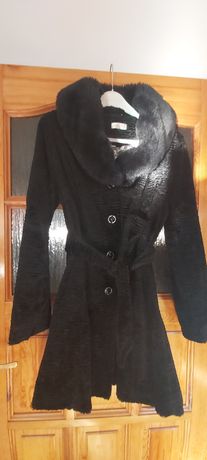 Czarny płaszcz s/m idealny