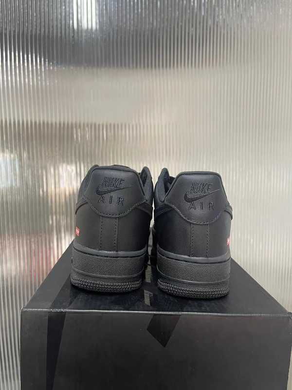 Nike Air Force 1 Low Supreme w kolorze czarnym 40