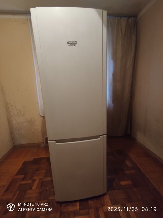 Холодильник Hotpoint Ariston