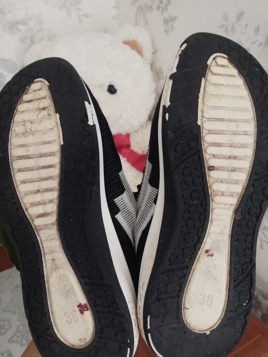 Віддам 3 пари красовок на 36-37 розмір