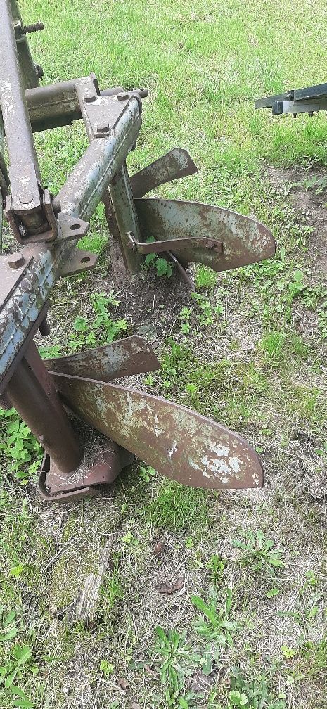 Pług  dwu skibowy i kultywator do ciągnika ursus c330