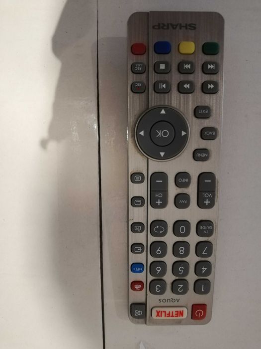 TV LCD Sharp modelo LC-40CFG64 AVARIADA