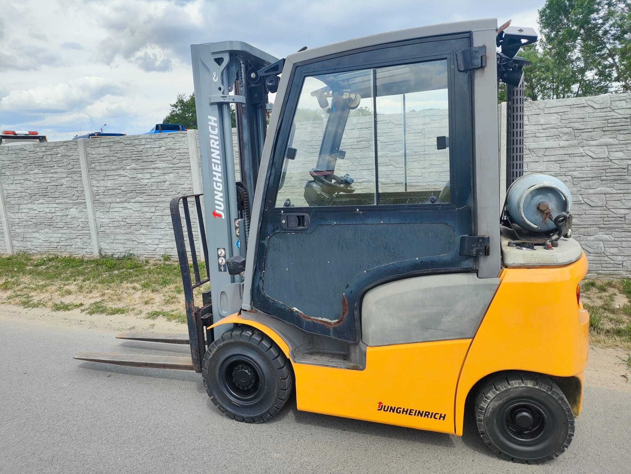 Sprzedam wózek widłowy z 2018r. Jungheinrich TFG 316