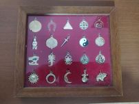 amuletos da sorte encaixilhados