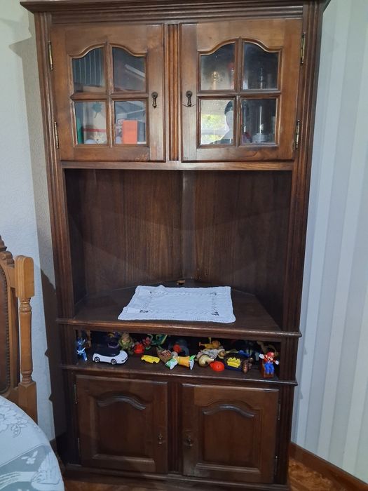 Mesa e Móvel de Canto
