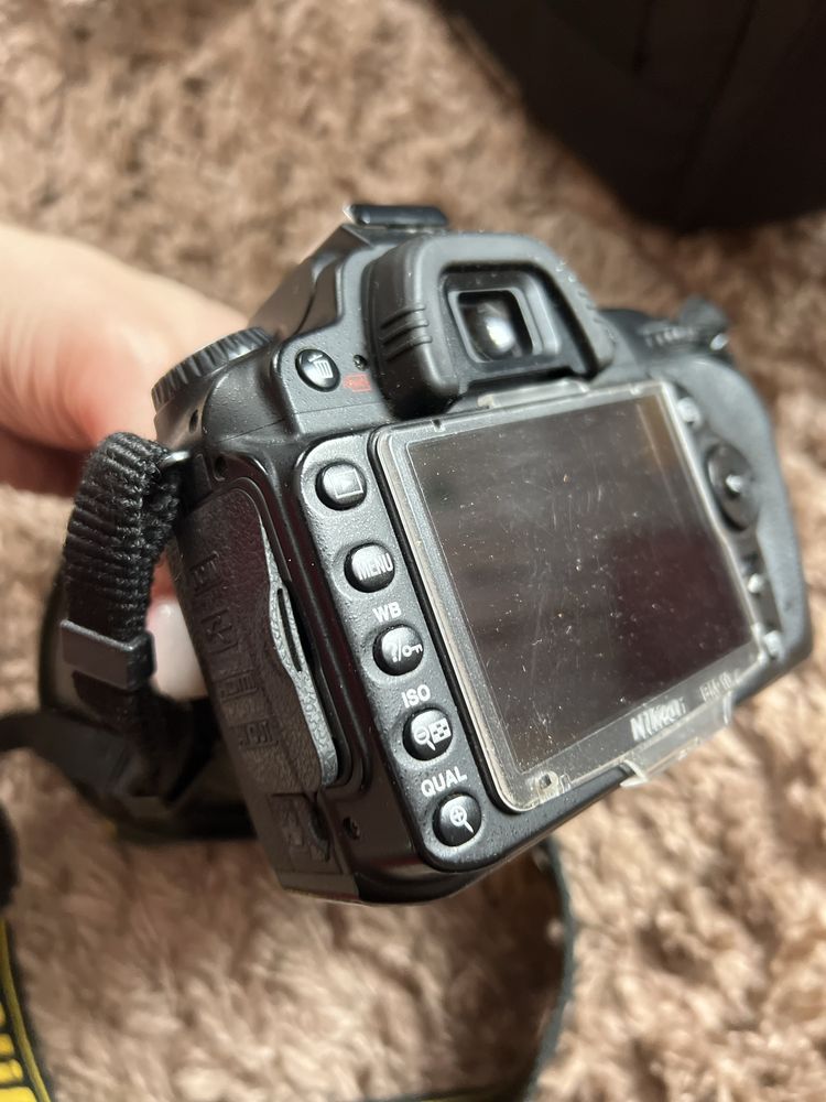 Продам дзеркальний фотоапарат Nikon D90