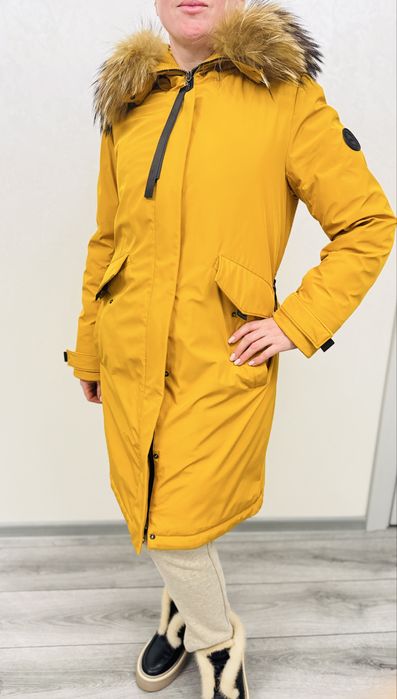 Жіноча парка на зиму