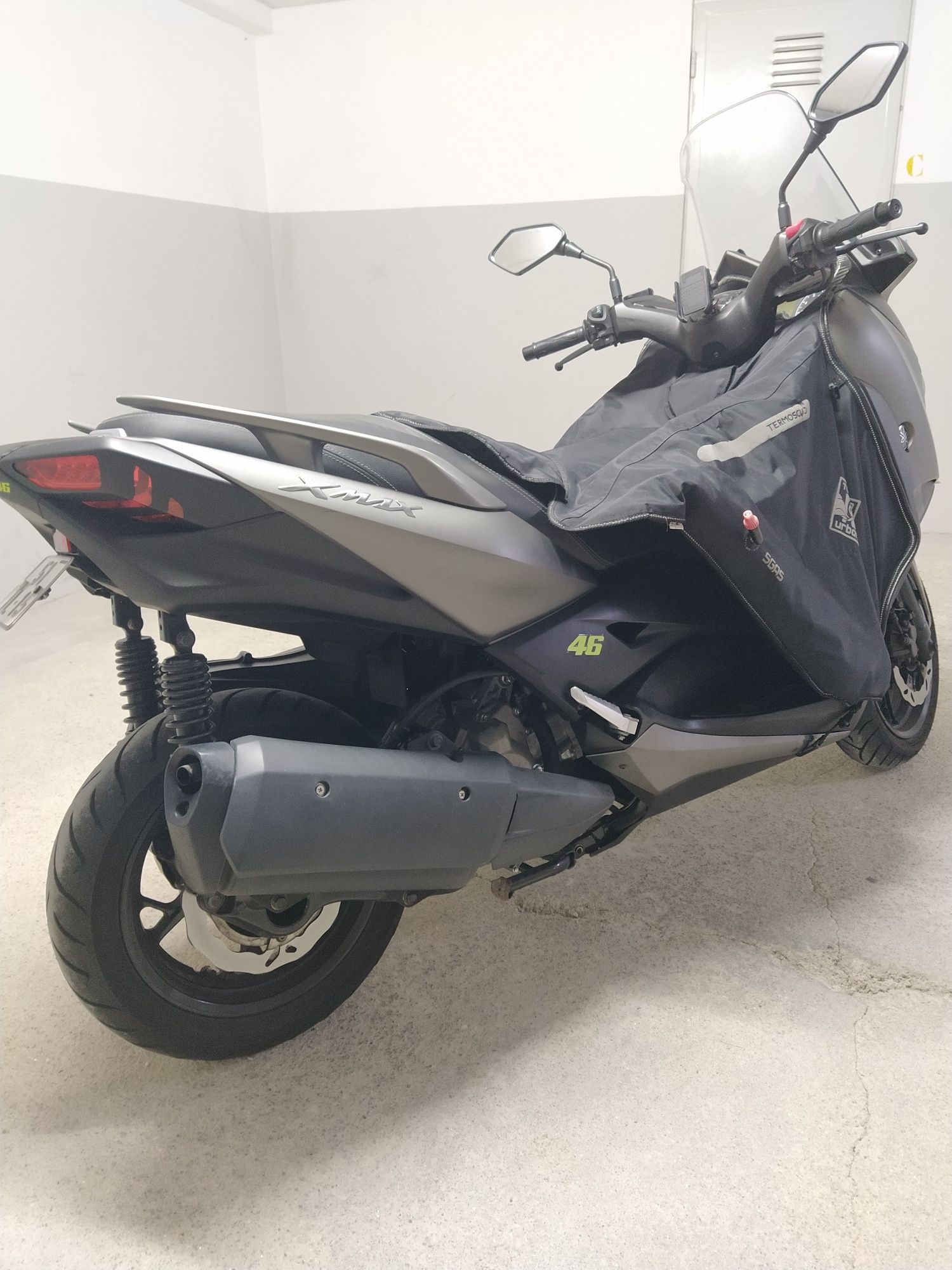Yamaha Xmax 300 POUCOS KMS !!