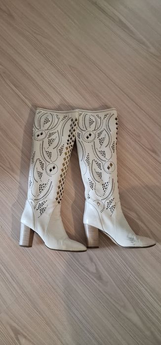 Продаються гарні жіночі сапоги бу