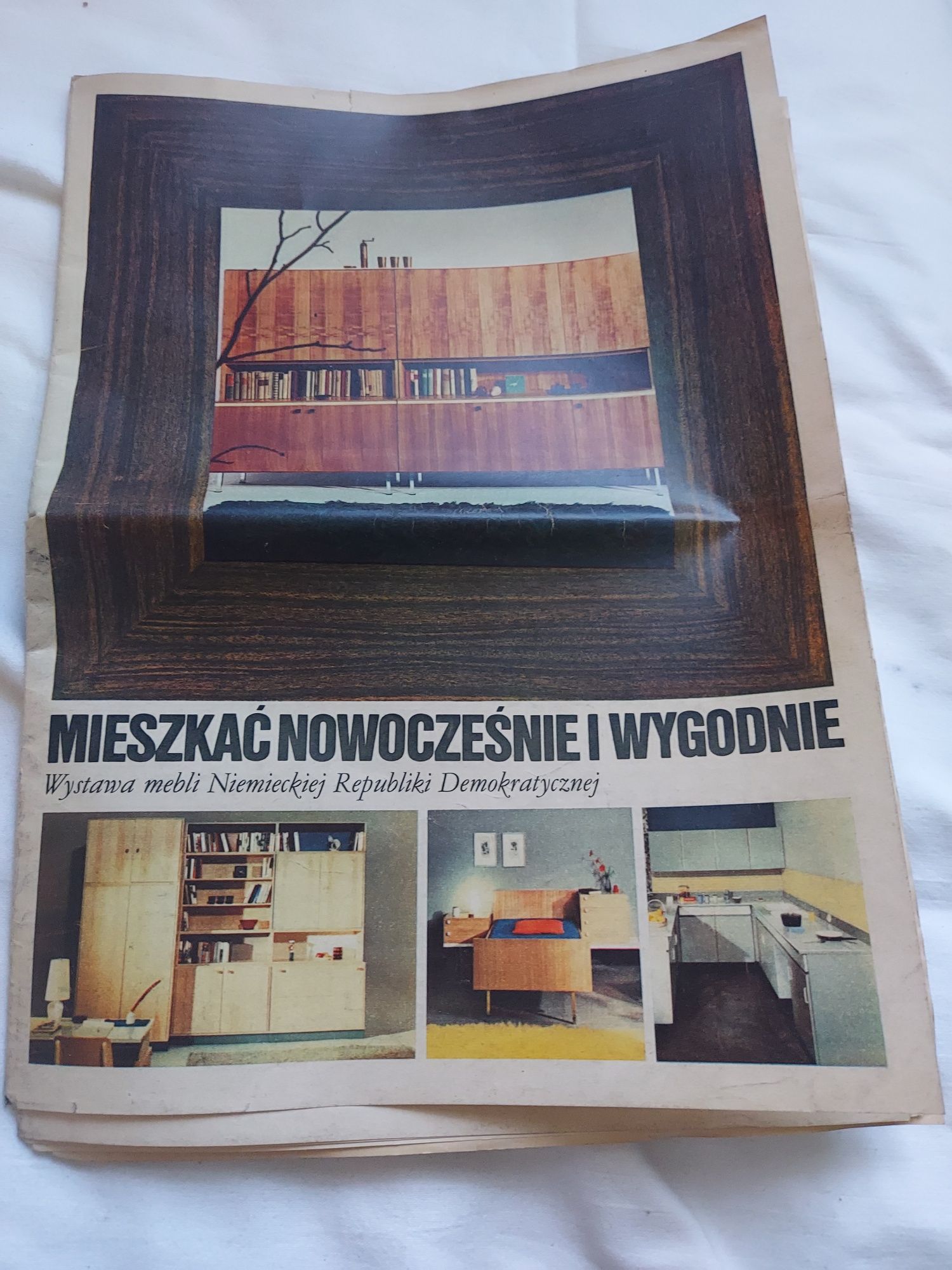 Mieszkać nowocześnie i wygodnie wystawa mebli NRD stara gazeta