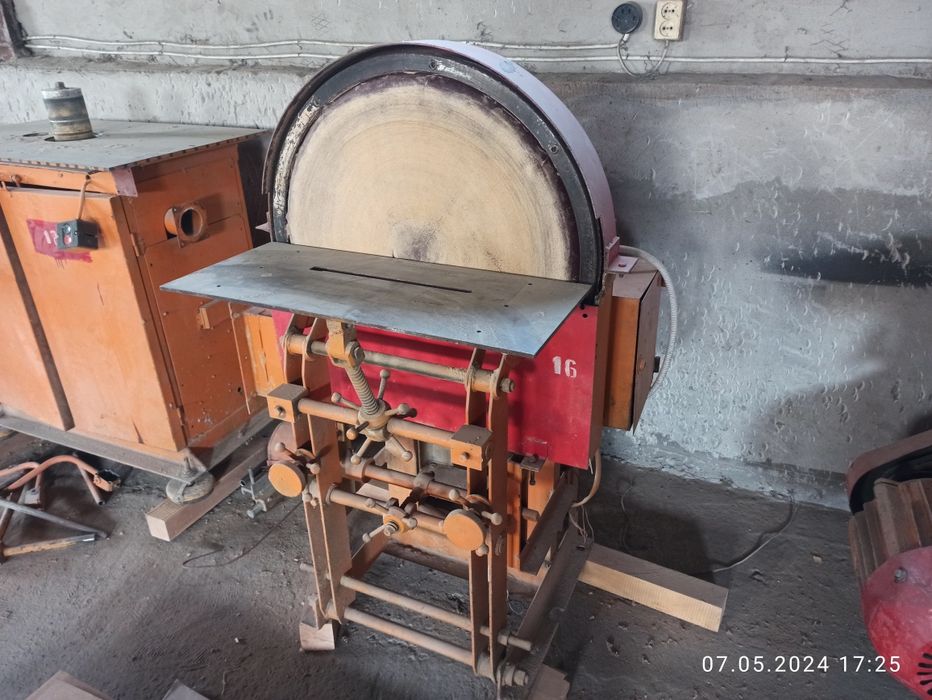 Столярне виробництво, деревообробні станки.